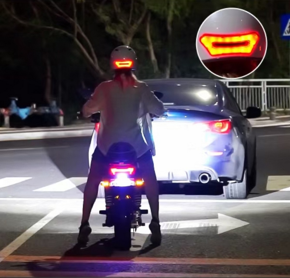hjelm med motorcykelbelysning