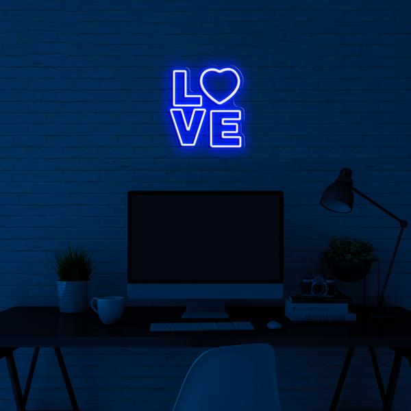 Neon LED skilt på væggen - 3D logo LOVE - med mål 50 cm
