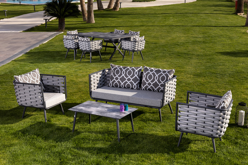 Luksuriøs siddeplads til haven eller terrassen med højkvalitets aluminiumskonstruktion i en elegant grå farve