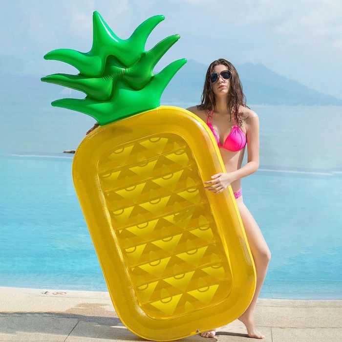 strandmadras i vandet ananas
